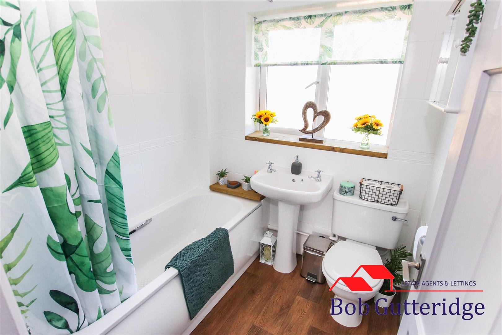 FIRST FLOOR BATHROOM